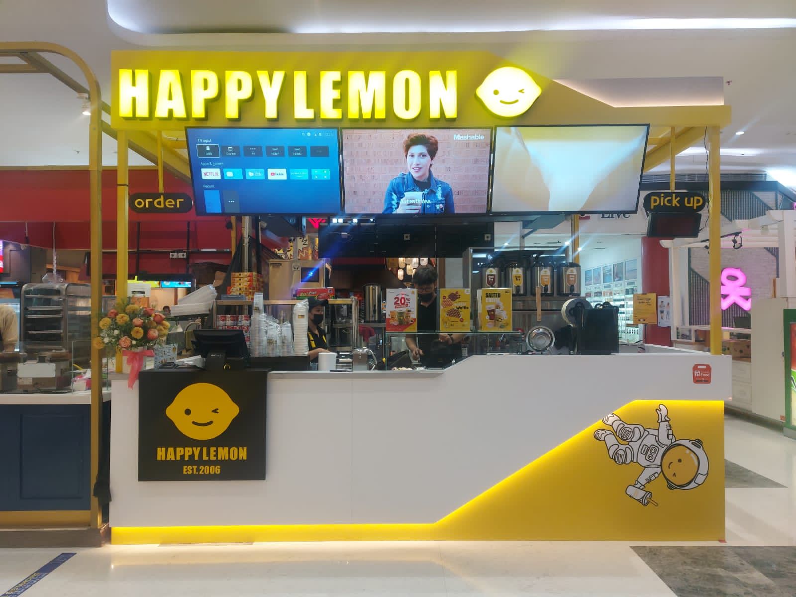 HAPPYLEMON shop front in lippo mall puri st. moritz
