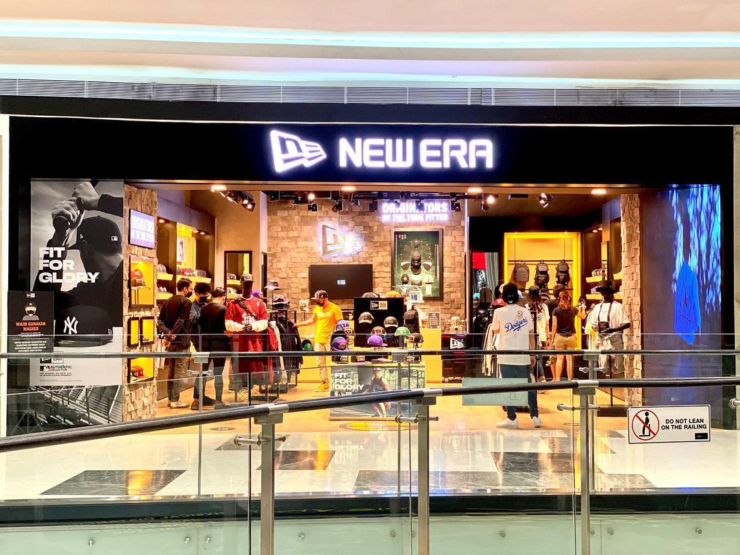 New Era shop front in lippo mall puri st. moritz