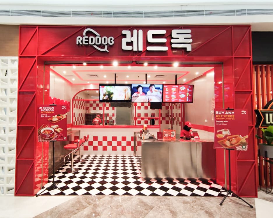 Reddog shop front in lippo mall puri st. moritz