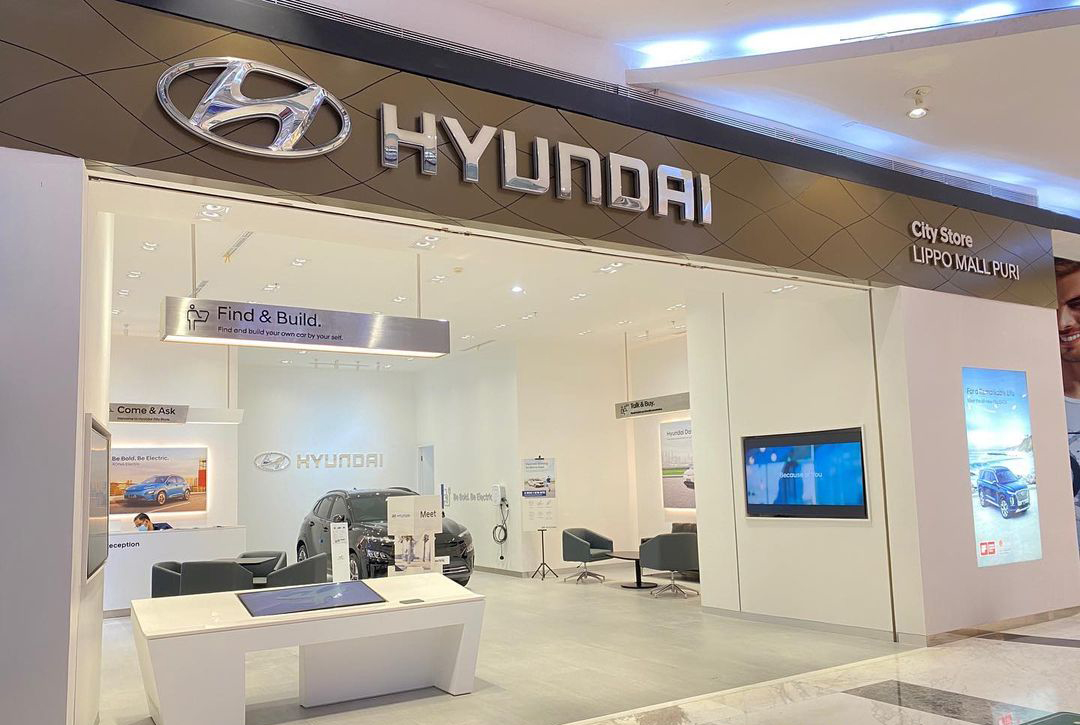 Hyundai shop front in lippo mall puri st. moritz