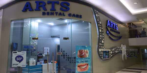 Arts Dental Care shop front in lippo mall puri st. moritz