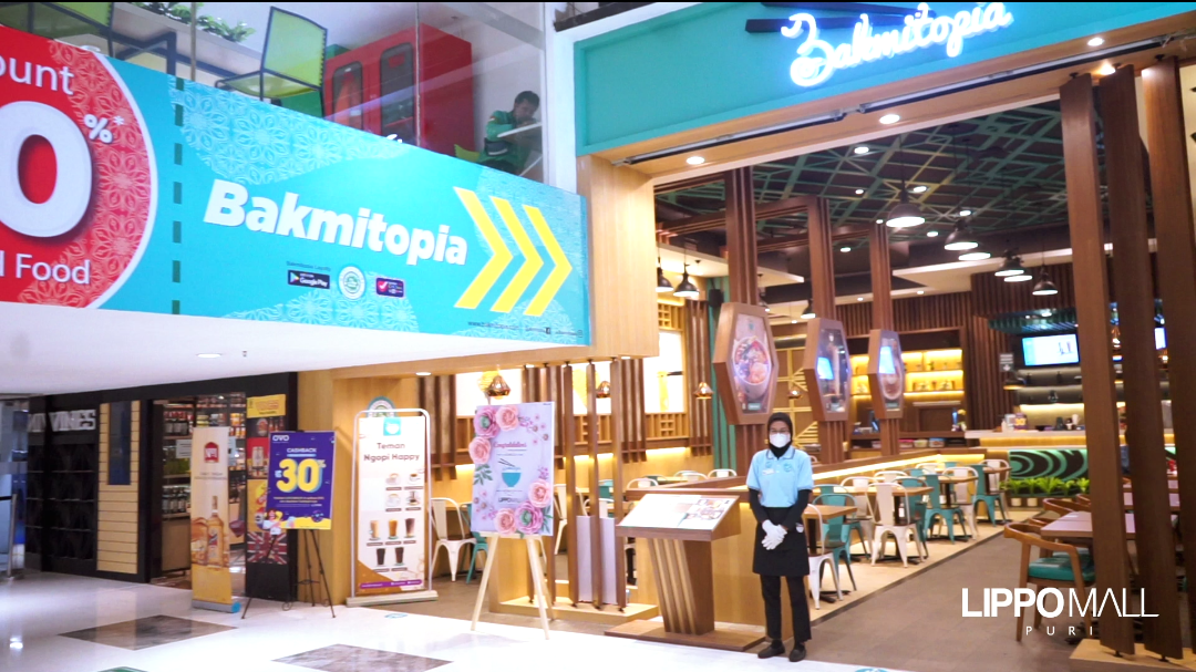 Bakmitopia shop front in lippo mall puri st. moritz