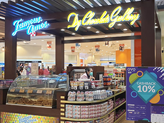 Famous Amos shop front in lippo mall puri st. moritz
