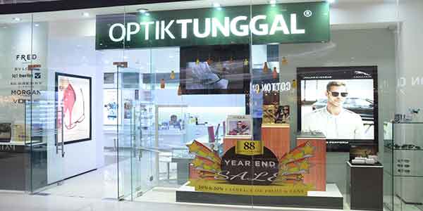 Optik Tunggal shop front in lippo mall puri st. moritz